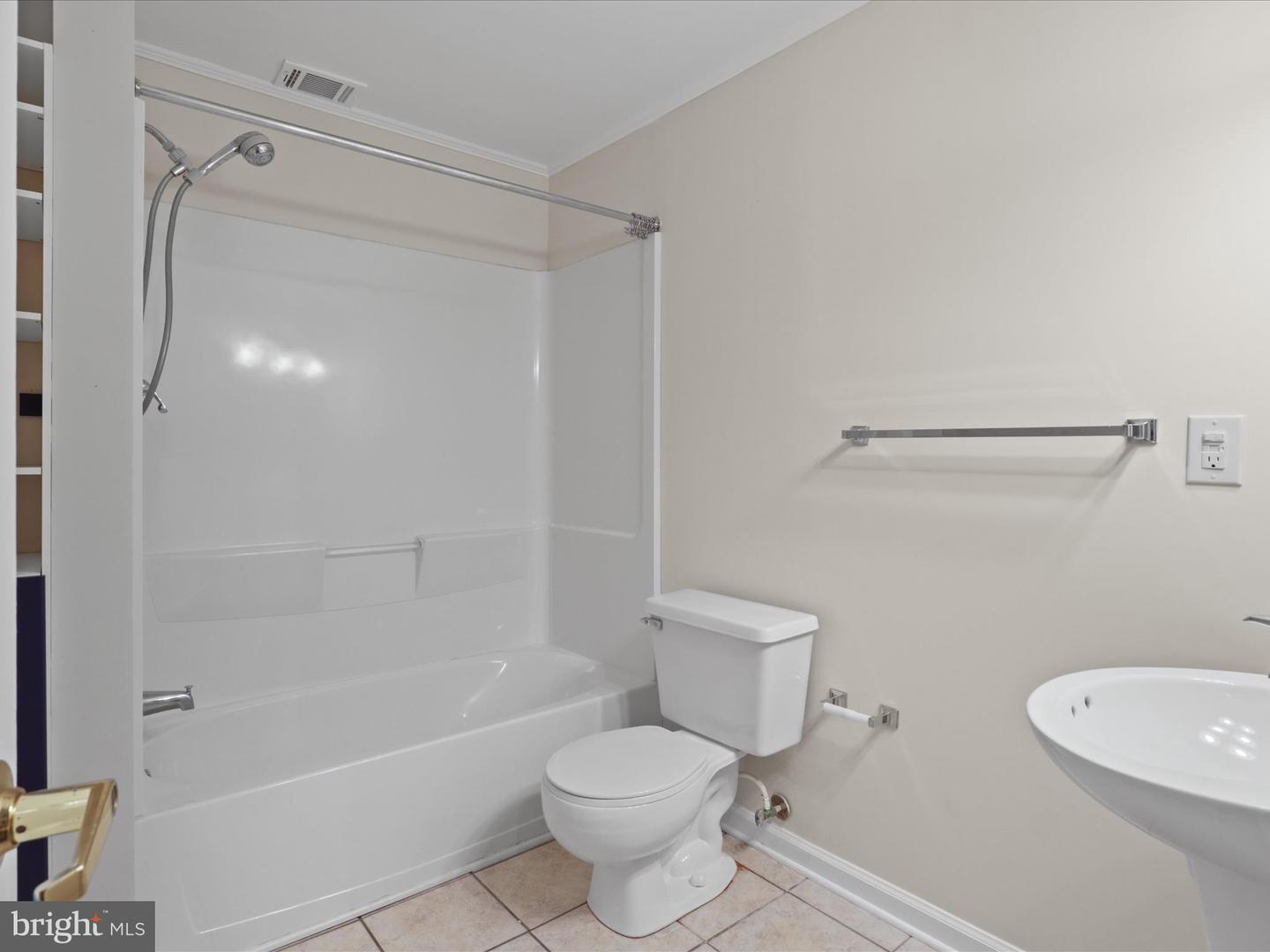 2869 CHEVOIT HILL CT, WOODBRIDGE, Virginia 22191, 4 Bedrooms Bedrooms, ,3 BathroomsBathrooms,Residential,For sale,2869 CHEVOIT HILL CT,VAPW2096824 MLS # VAPW2096824