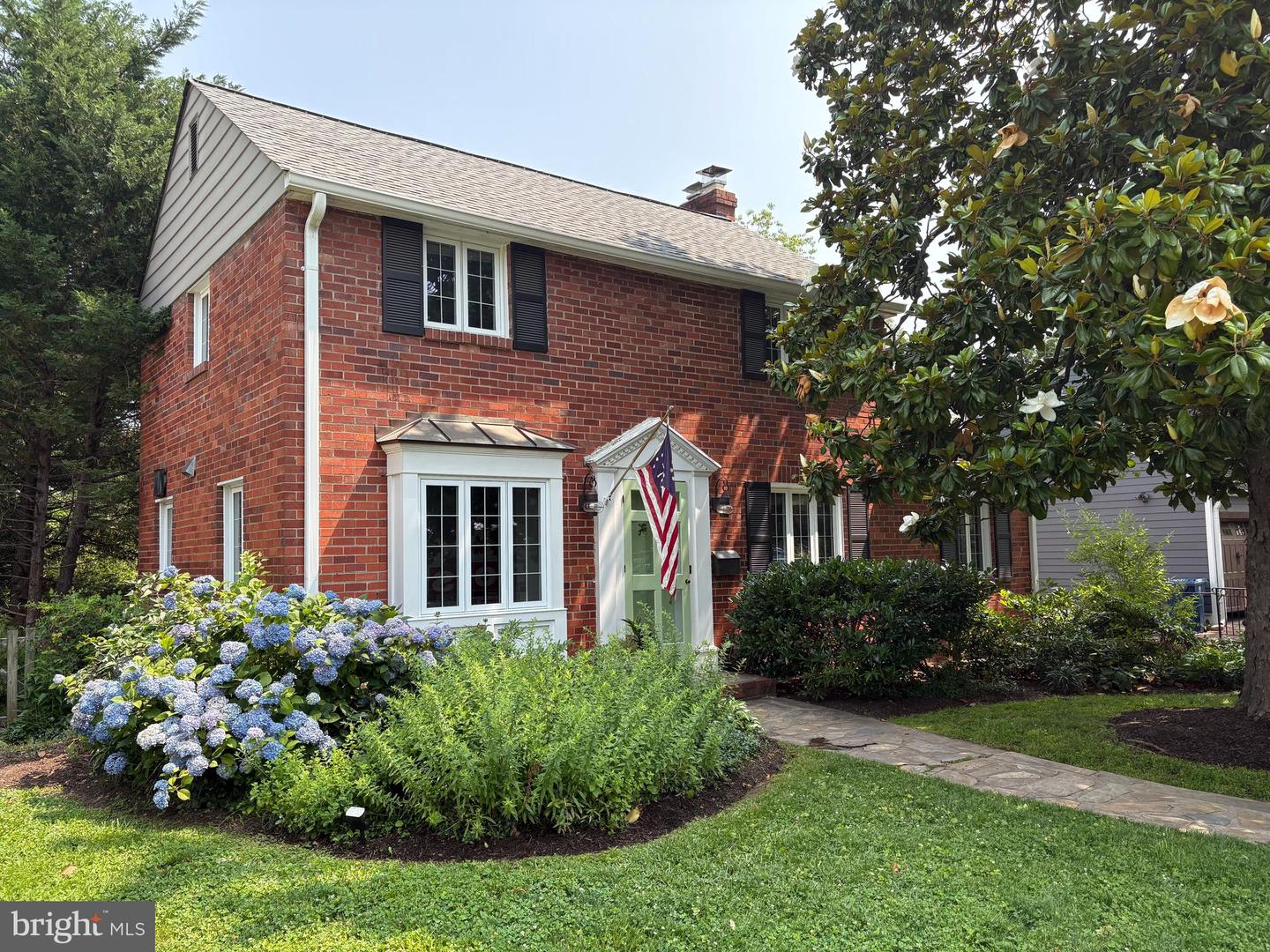 711 N OVERLOOK DR, ALEXANDRIA, Virginia 22305, 4 Bedrooms Bedrooms, ,4 BathroomsBathrooms,Residential,For sale,711 N OVERLOOK DR,VAAX2046476 MLS # VAAX2046476