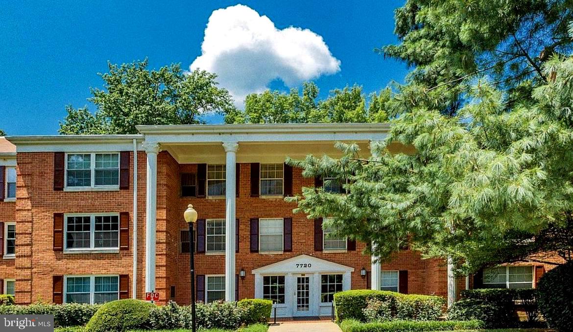 7720 TREMAYNE PL #107, MCLEAN, Virginia 22102, 2 Bedrooms Bedrooms, ,2 BathroomsBathrooms,Residential,For sale,7720 TREMAYNE PL #107,VAFX2249096 MLS # VAFX2249096