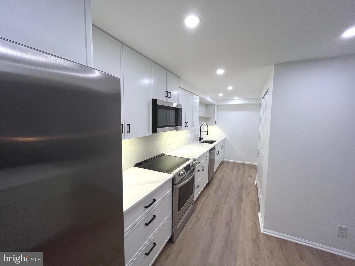 7720 TREMAYNE PL #107, MCLEAN, Virginia 22102, 2 Bedrooms Bedrooms, ,2 BathroomsBathrooms,Residential,For sale,7720 TREMAYNE PL #107,VAFX2249096 MLS # VAFX2249096