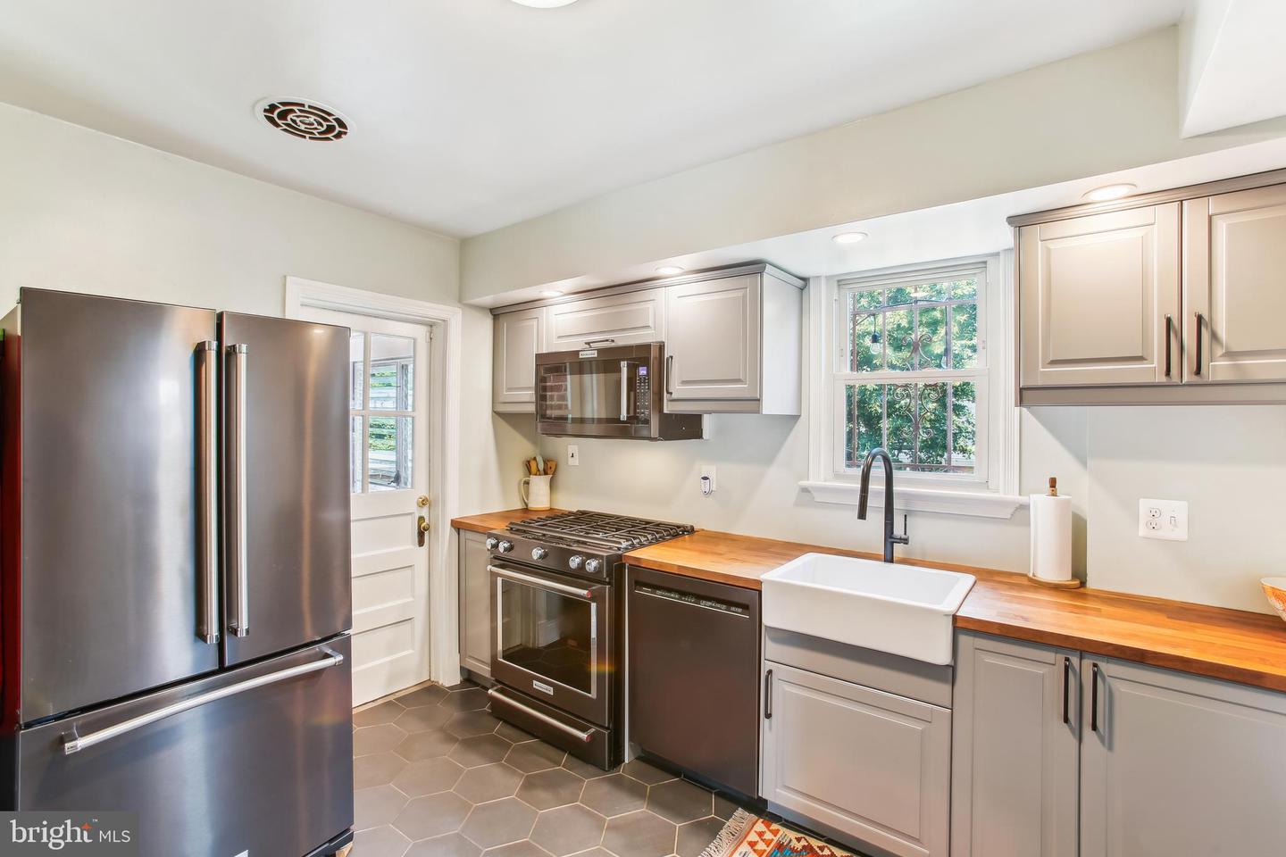 3909 17TH ST NE, WASHINGTON, District Of Columbia 20018, 3 Bedrooms Bedrooms, ,2 BathroomsBathrooms,Residential,For sale,3909 17TH ST NE,DCDC2207400 MLS # DCDC2207400