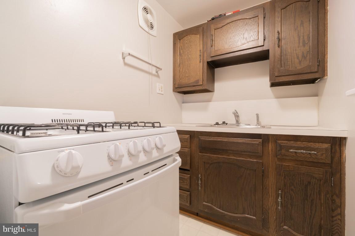618 19TH ST S, ARLINGTON, Virginia 22202, 5 Bedrooms Bedrooms, 15 Rooms Rooms,3 BathroomsBathrooms,Residential,For sale,618 19TH ST S,VAAR2059772 MLS # VAAR2059772