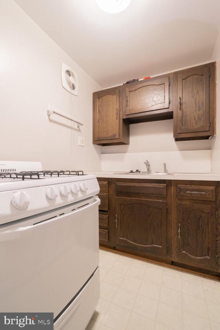 618 19TH ST S, ARLINGTON, Virginia 22202, 5 Bedrooms Bedrooms, 15 Rooms Rooms,3 BathroomsBathrooms,Residential,For sale,618 19TH ST S,VAAR2059772 MLS # VAAR2059772