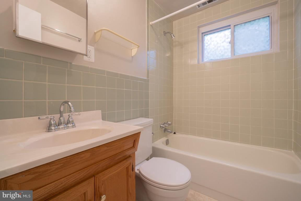 618 19TH ST S, ARLINGTON, Virginia 22202, 5 Bedrooms Bedrooms, 15 Rooms Rooms,3 BathroomsBathrooms,Residential,For sale,618 19TH ST S,VAAR2059772 MLS # VAAR2059772