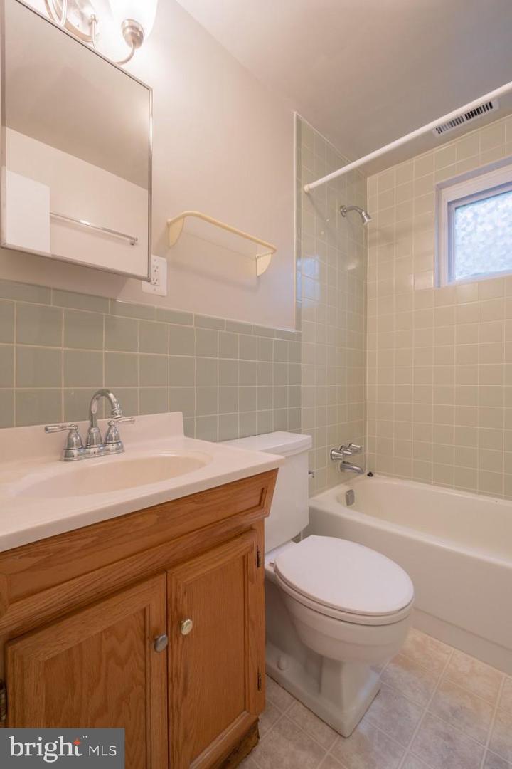 618 19TH ST S, ARLINGTON, Virginia 22202, 5 Bedrooms Bedrooms, 15 Rooms Rooms,3 BathroomsBathrooms,Residential,For sale,618 19TH ST S,VAAR2059772 MLS # VAAR2059772