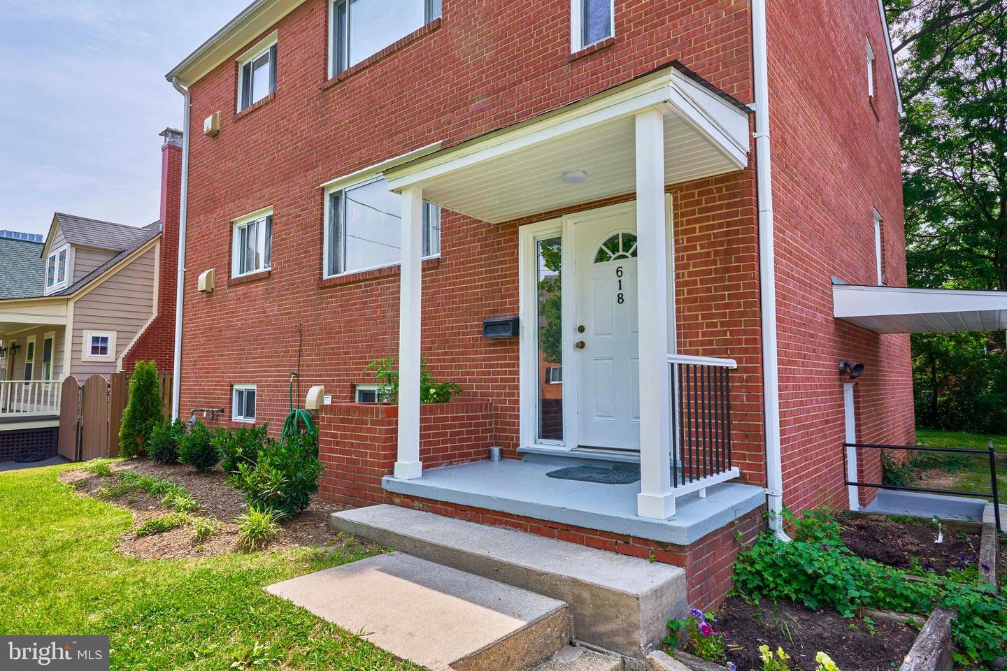 618 19TH ST S, ARLINGTON, Virginia 22202, 5 Bedrooms Bedrooms, 15 Rooms Rooms,3 BathroomsBathrooms,Residential,For sale,618 19TH ST S,VAAR2059772 MLS # VAAR2059772