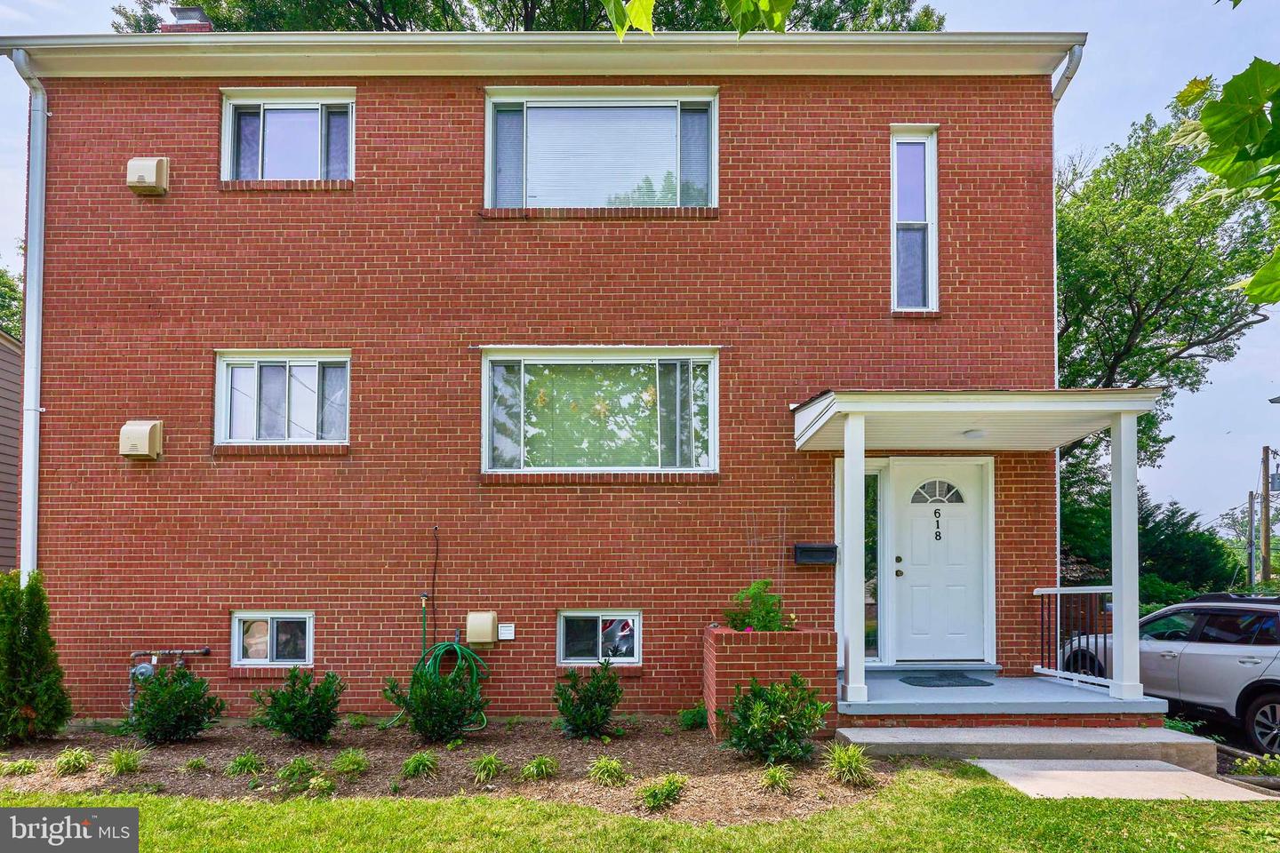 618 19TH ST S, ARLINGTON, Virginia 22202, 5 Bedrooms Bedrooms, 15 Rooms Rooms,3 BathroomsBathrooms,Residential,For sale,618 19TH ST S,VAAR2059772 MLS # VAAR2059772