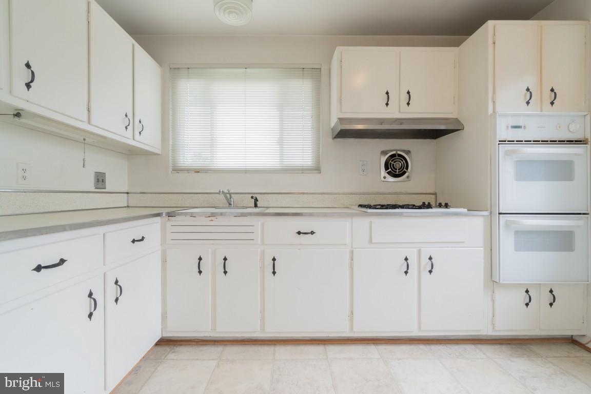 618 19TH ST S, ARLINGTON, Virginia 22202, 5 Bedrooms Bedrooms, 15 Rooms Rooms,3 BathroomsBathrooms,Residential,For sale,618 19TH ST S,VAAR2059772 MLS # VAAR2059772
