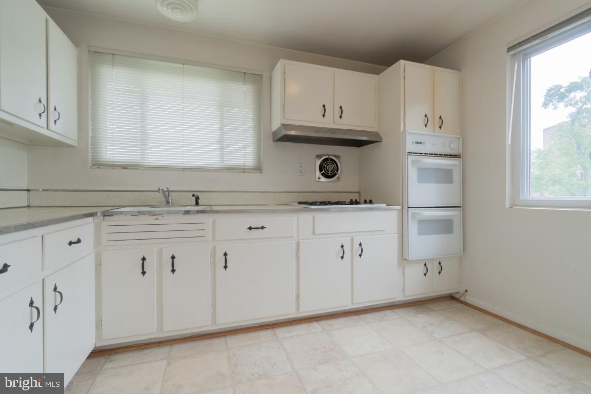 618 19TH ST S, ARLINGTON, Virginia 22202, 5 Bedrooms Bedrooms, 15 Rooms Rooms,3 BathroomsBathrooms,Residential,For sale,618 19TH ST S,VAAR2059772 MLS # VAAR2059772