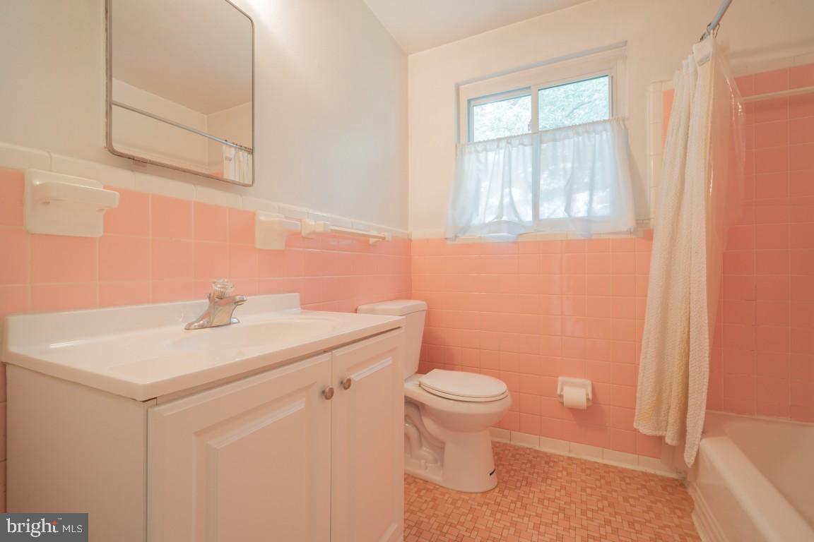 618 19TH ST S, ARLINGTON, Virginia 22202, 5 Bedrooms Bedrooms, 15 Rooms Rooms,3 BathroomsBathrooms,Residential,For sale,618 19TH ST S,VAAR2059772 MLS # VAAR2059772