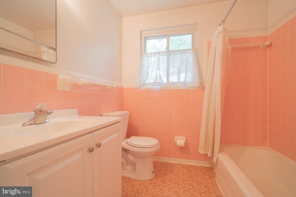 618 19TH ST S, ARLINGTON, Virginia 22202, 5 Bedrooms Bedrooms, 15 Rooms Rooms,3 BathroomsBathrooms,Residential,For sale,618 19TH ST S,VAAR2059772 MLS # VAAR2059772