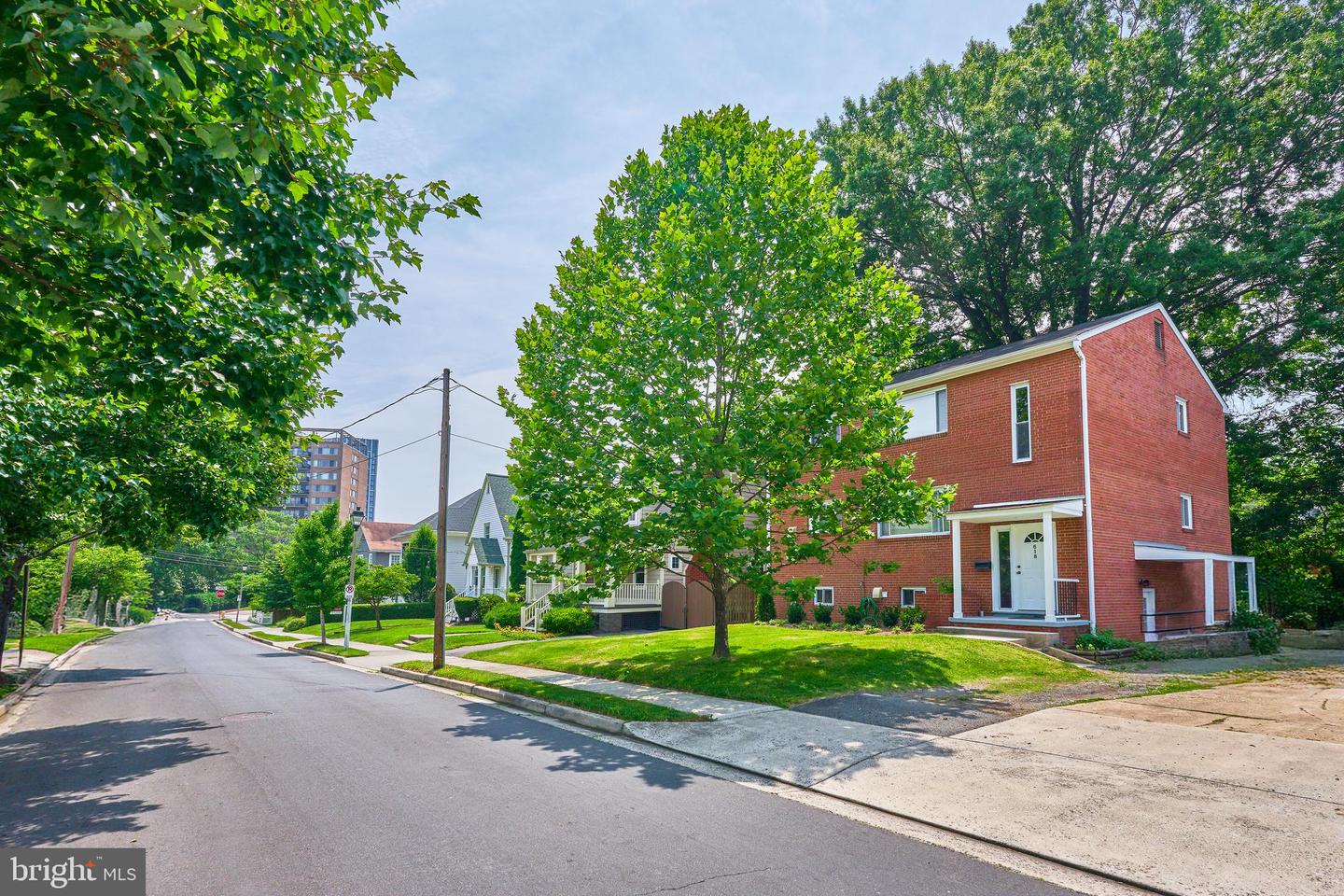 618 19TH ST S, ARLINGTON, Virginia 22202, 5 Bedrooms Bedrooms, 15 Rooms Rooms,3 BathroomsBathrooms,Residential,For sale,618 19TH ST S,VAAR2059772 MLS # VAAR2059772