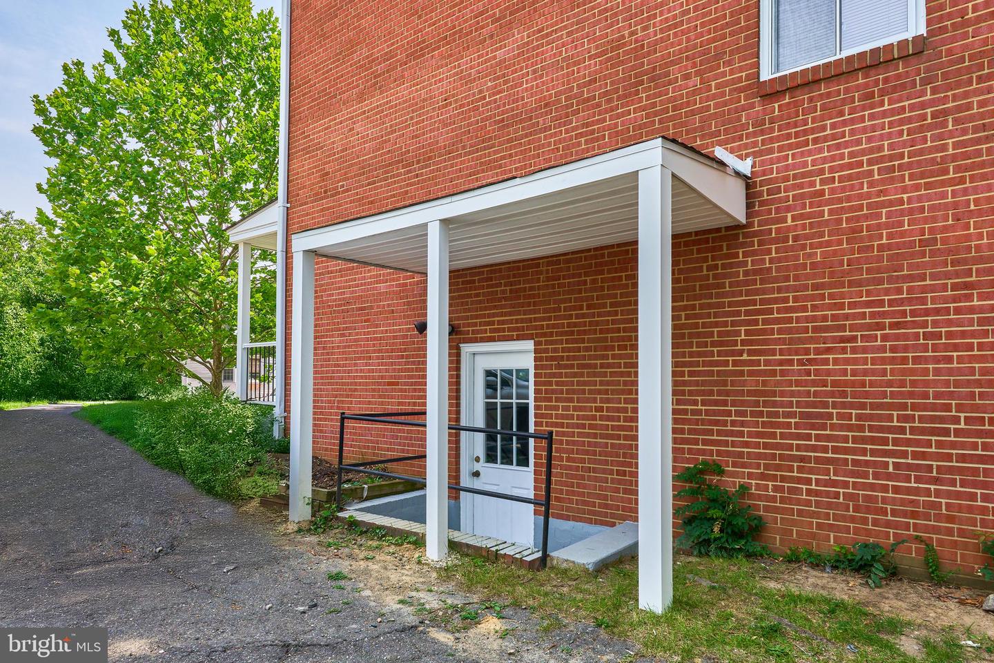 618 19TH ST S, ARLINGTON, Virginia 22202, 5 Bedrooms Bedrooms, 15 Rooms Rooms,3 BathroomsBathrooms,Residential,For sale,618 19TH ST S,VAAR2059772 MLS # VAAR2059772