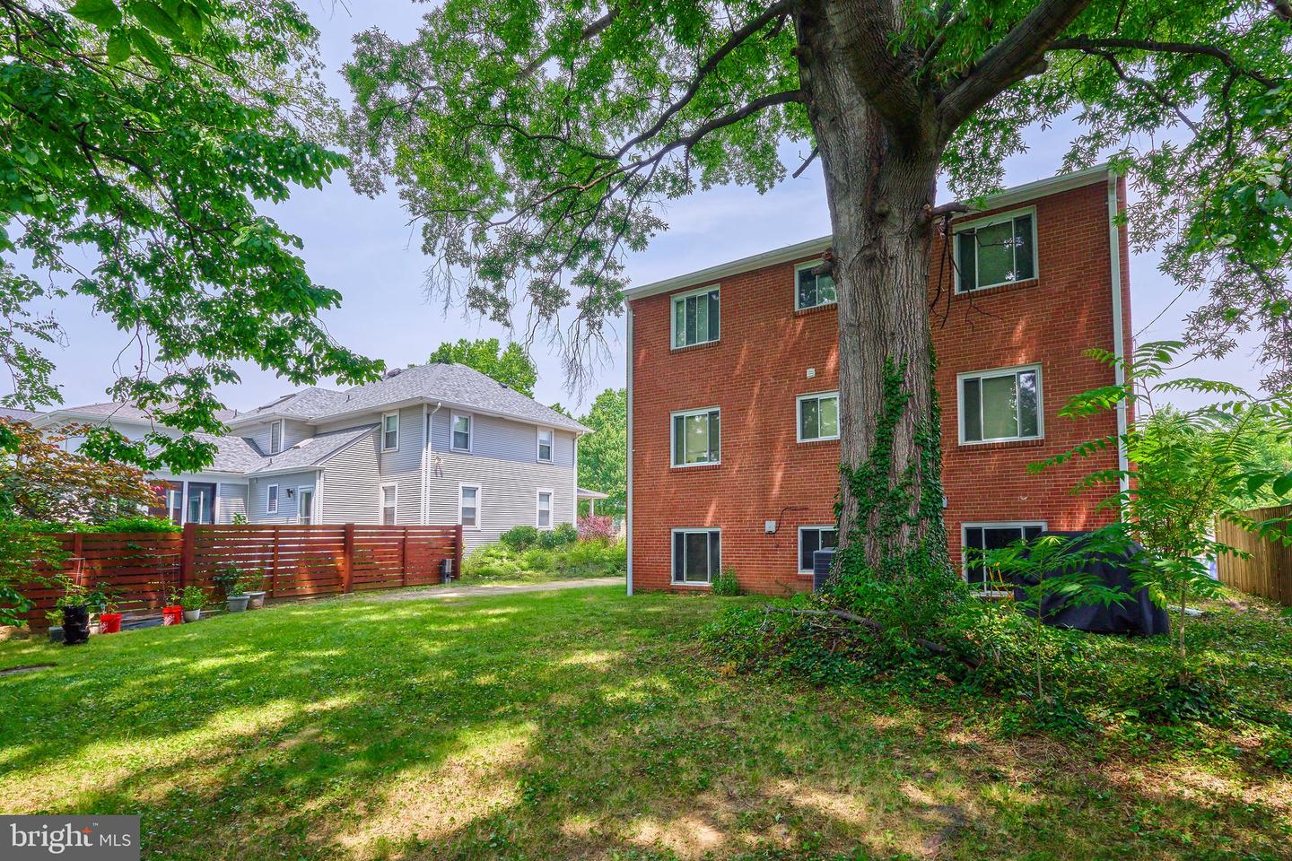 618 19TH ST S, ARLINGTON, Virginia 22202, 5 Bedrooms Bedrooms, 15 Rooms Rooms,3 BathroomsBathrooms,Residential,For sale,618 19TH ST S,VAAR2059772 MLS # VAAR2059772