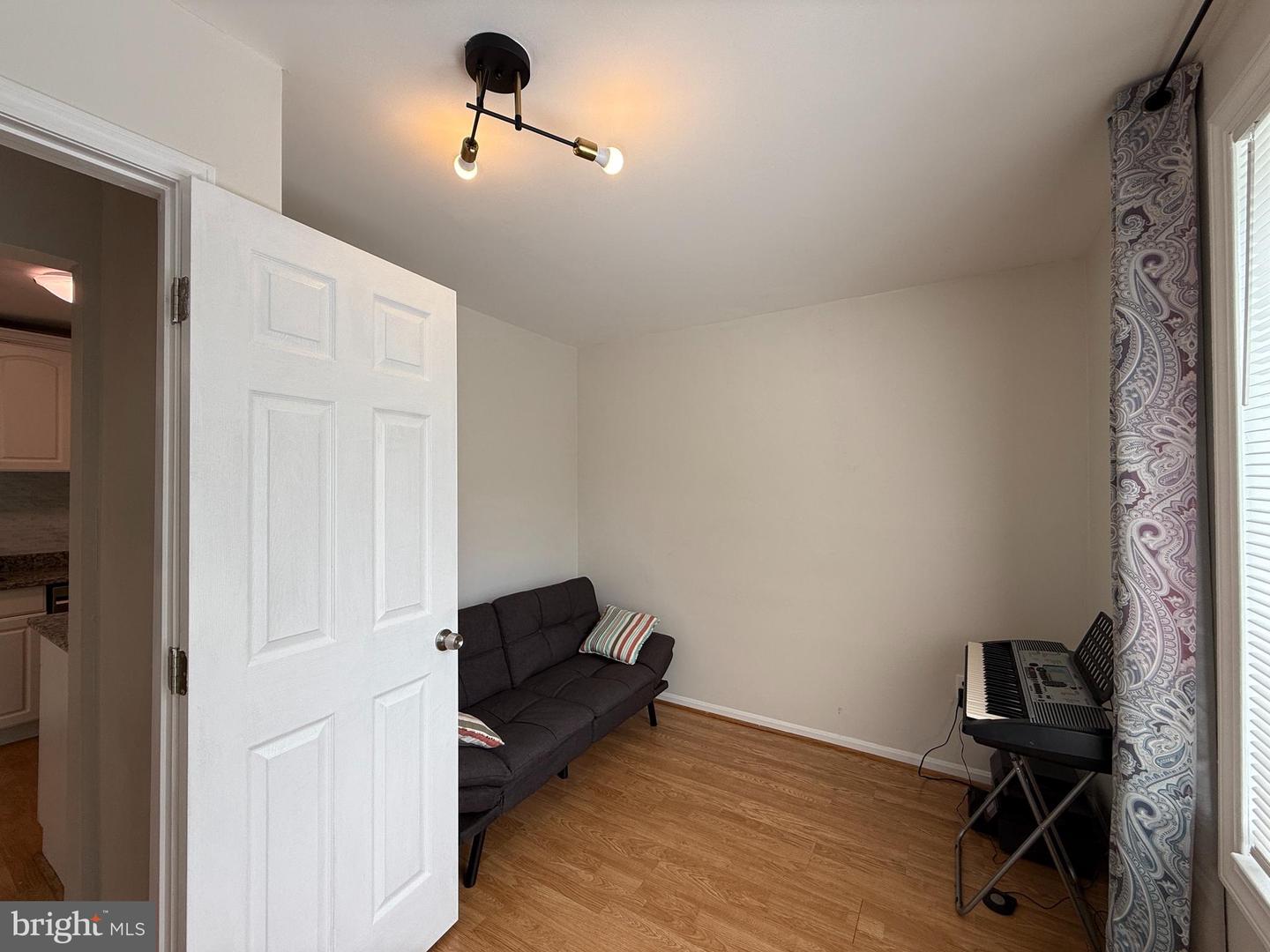 9711 KINGS CROWN CT #101, FAIRFAX, Virginia 22031, 2 Bedrooms Bedrooms, ,2 BathroomsBathrooms,Residential,For sale,9711 KINGS CROWN CT #101,VAFX2250108 MLS # VAFX2250108