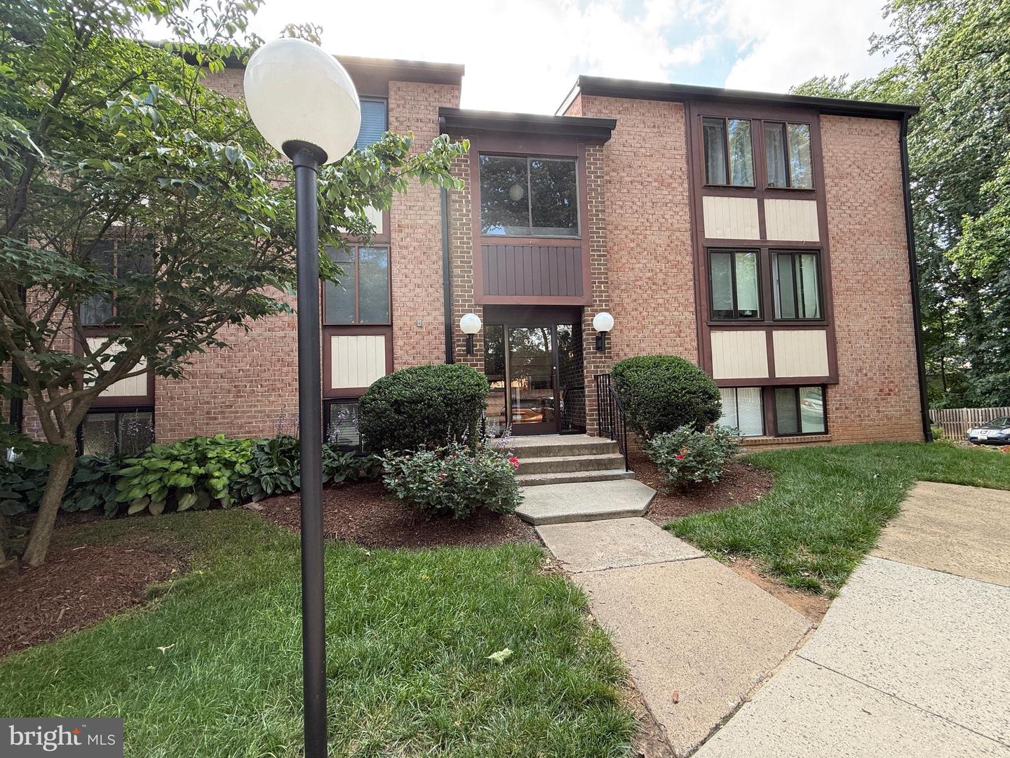 9711 KINGS CROWN CT #101, FAIRFAX, Virginia 22031, 2 Bedrooms Bedrooms, ,2 BathroomsBathrooms,Residential,For sale,9711 KINGS CROWN CT #101,VAFX2250108 MLS # VAFX2250108