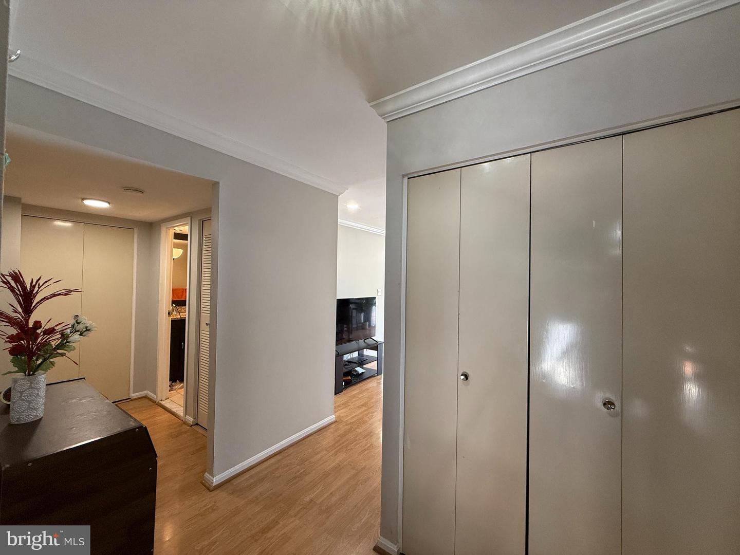 9711 KINGS CROWN CT #101, FAIRFAX, Virginia 22031, 2 Bedrooms Bedrooms, ,2 BathroomsBathrooms,Residential,For sale,9711 KINGS CROWN CT #101,VAFX2250108 MLS # VAFX2250108