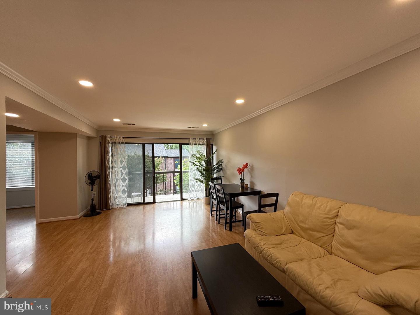 9711 KINGS CROWN CT #101, FAIRFAX, Virginia 22031, 2 Bedrooms Bedrooms, ,2 BathroomsBathrooms,Residential,For sale,9711 KINGS CROWN CT #101,VAFX2250108 MLS # VAFX2250108