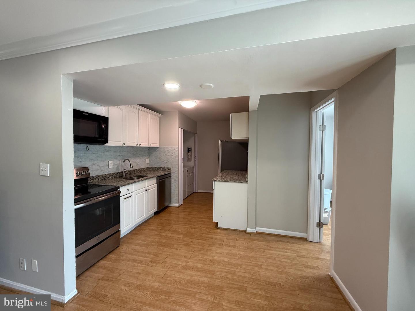 9711 KINGS CROWN CT #101, FAIRFAX, Virginia 22031, 2 Bedrooms Bedrooms, ,2 BathroomsBathrooms,Residential,For sale,9711 KINGS CROWN CT #101,VAFX2250108 MLS # VAFX2250108