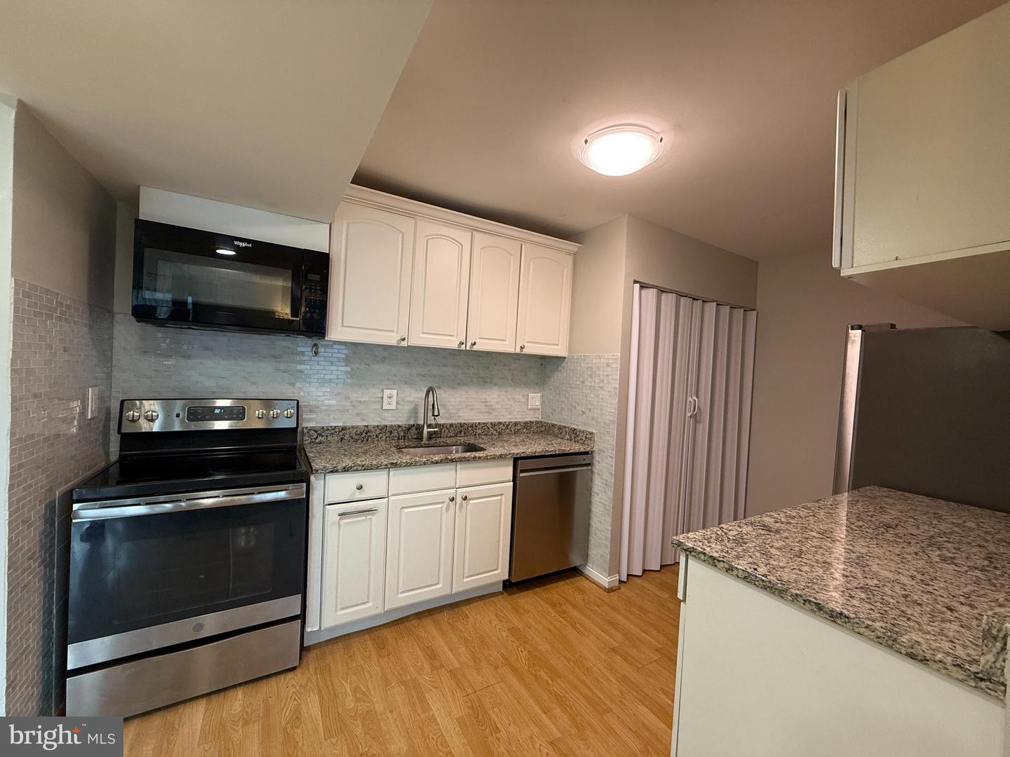 9711 KINGS CROWN CT #101, FAIRFAX, Virginia 22031, 2 Bedrooms Bedrooms, ,2 BathroomsBathrooms,Residential,For sale,9711 KINGS CROWN CT #101,VAFX2250108 MLS # VAFX2250108
