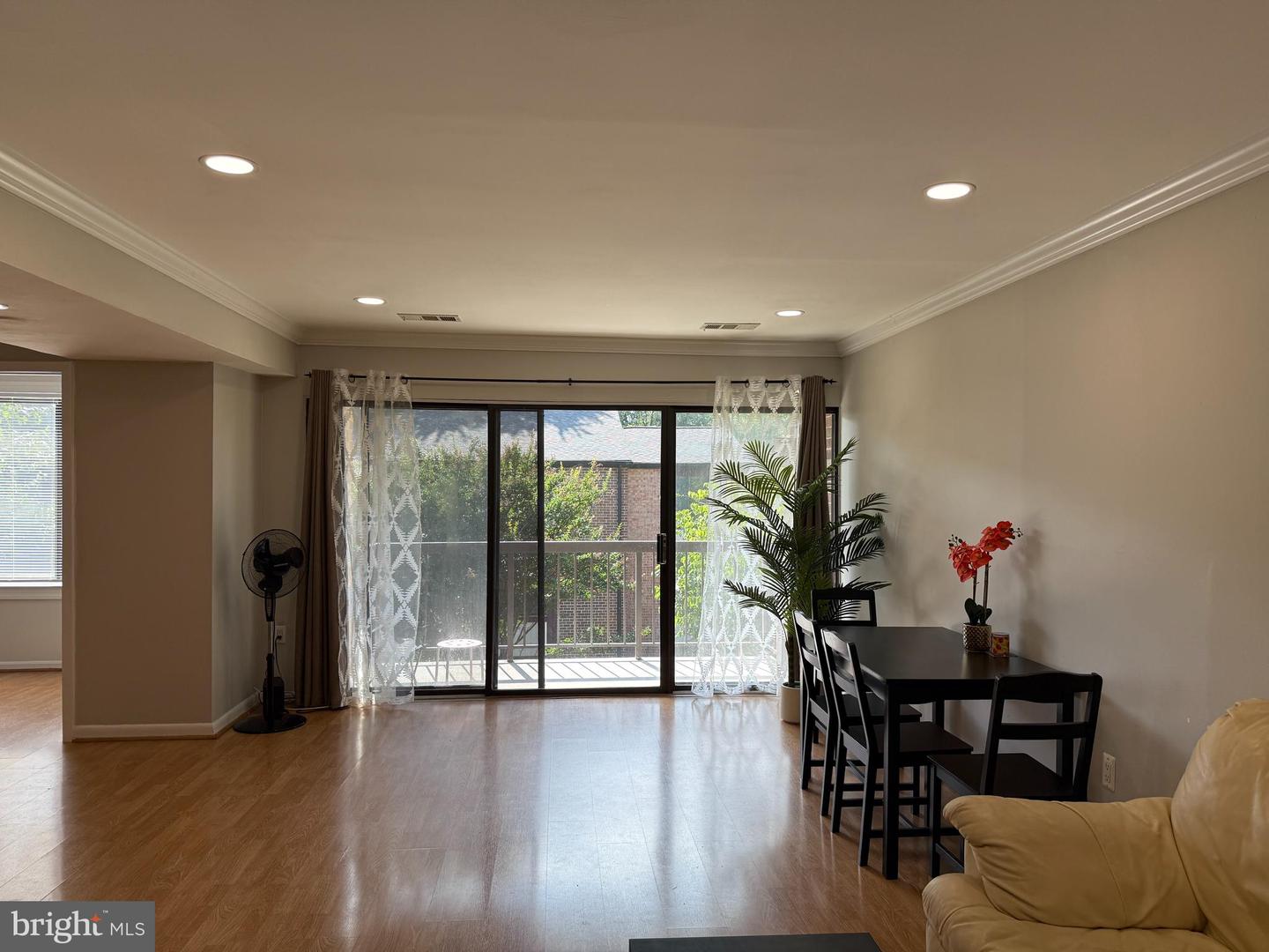 9711 KINGS CROWN CT #101, FAIRFAX, Virginia 22031, 2 Bedrooms Bedrooms, ,2 BathroomsBathrooms,Residential,For sale,9711 KINGS CROWN CT #101,VAFX2250108 MLS # VAFX2250108