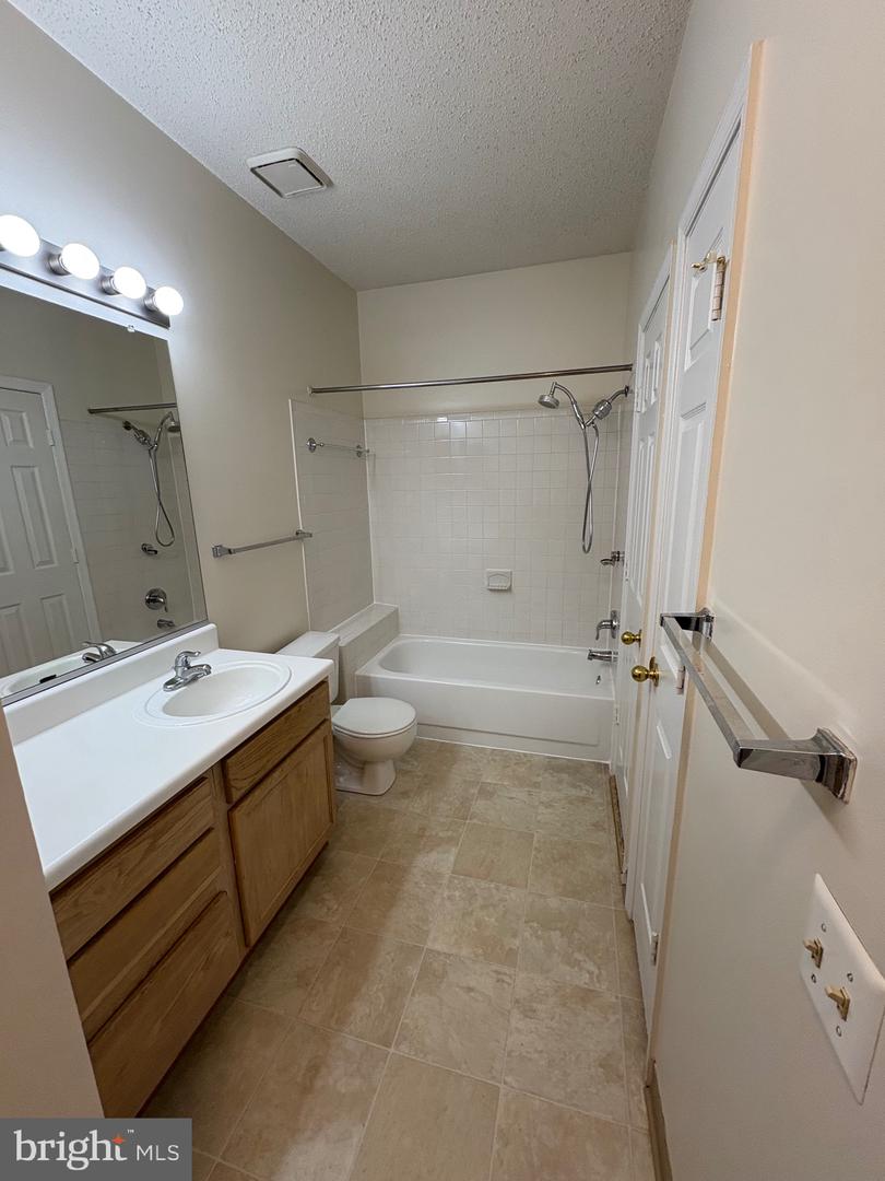 6005 ROSEBUD LN #304, CENTREVILLE, Virginia 20121, 1 Bedroom Bedrooms, ,1 BathroomBathrooms,Residential,For sale,6005 ROSEBUD LN #304,VAFX2250130 MLS # VAFX2250130