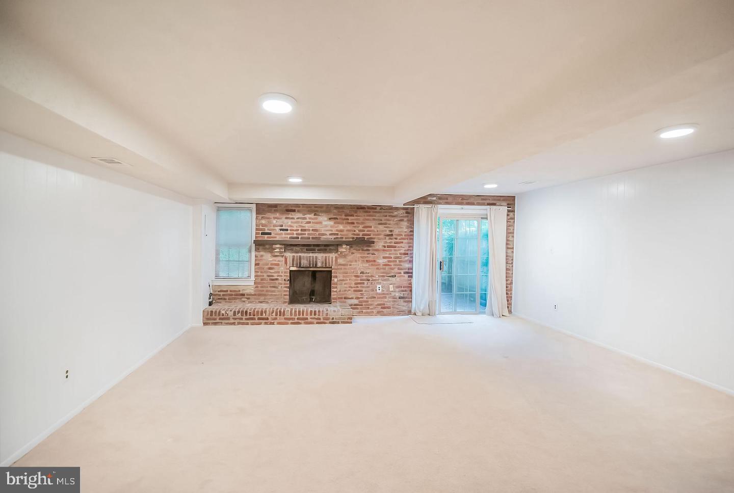 6611 ROSECROFT PL, FALLS CHURCH, Virginia 22043, 3 Bedrooms Bedrooms, ,3 BathroomsBathrooms,Residential,For sale,6611 ROSECROFT PL,VAFX2250014 MLS # VAFX2250014
