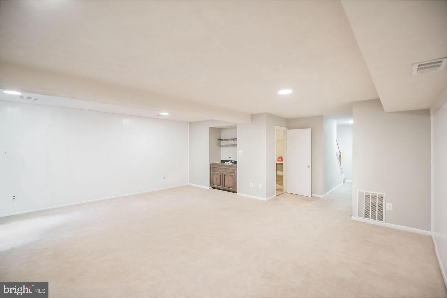 6611 ROSECROFT PL, FALLS CHURCH, Virginia 22043, 3 Bedrooms Bedrooms, ,3 BathroomsBathrooms,Residential,For sale,6611 ROSECROFT PL,VAFX2250014 MLS # VAFX2250014