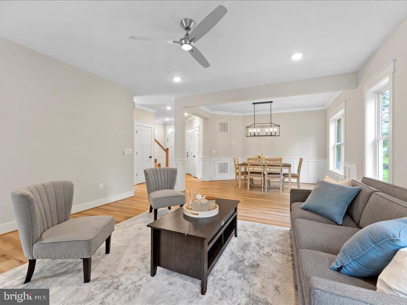 11433 POPES HEAD RD, FAIRFAX, Virginia 22030, 5 Bedrooms Bedrooms, ,3 BathroomsBathrooms,Residential,For sale,11433 POPES HEAD RD,VAFX2250024 MLS # VAFX2250024