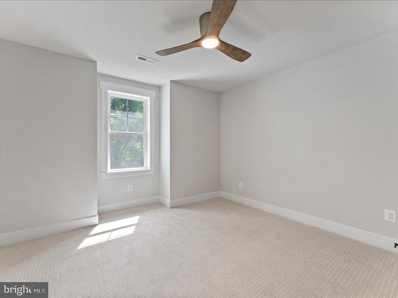 11433 POPES HEAD RD, FAIRFAX, Virginia 22030, 5 Bedrooms Bedrooms, ,3 BathroomsBathrooms,Residential,For sale,11433 POPES HEAD RD,VAFX2250024 MLS # VAFX2250024