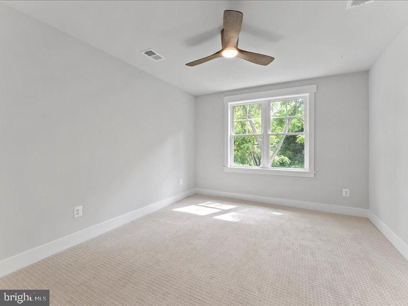 11433 POPES HEAD RD, FAIRFAX, Virginia 22030, 5 Bedrooms Bedrooms, ,3 BathroomsBathrooms,Residential,For sale,11433 POPES HEAD RD,VAFX2250024 MLS # VAFX2250024
