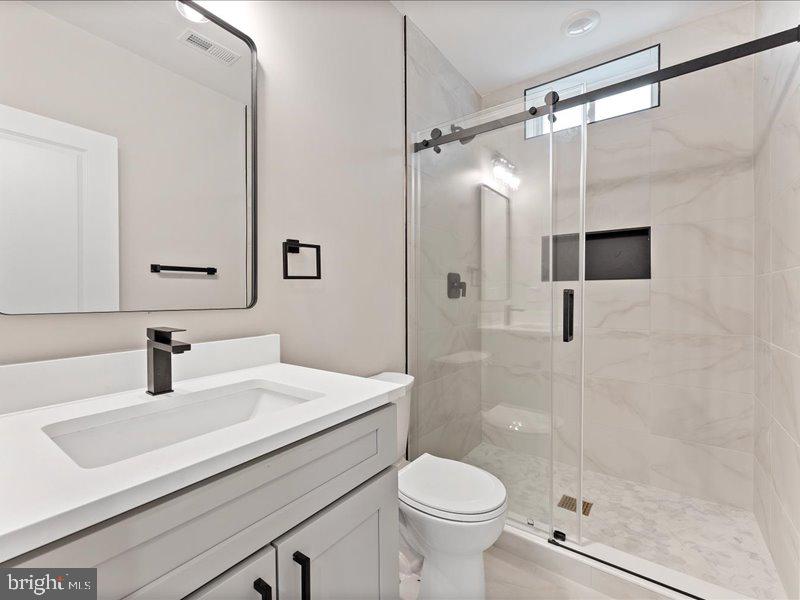 11433 POPES HEAD RD, FAIRFAX, Virginia 22030, 5 Bedrooms Bedrooms, ,3 BathroomsBathrooms,Residential,For sale,11433 POPES HEAD RD,VAFX2250024 MLS # VAFX2250024