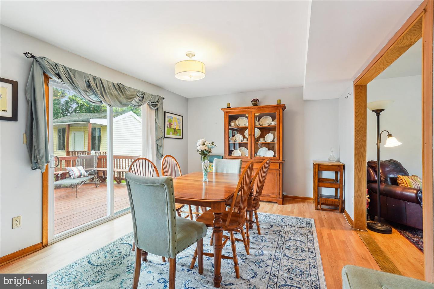 2915 CHAIN BRIDGE RD, OAKTON, Virginia 22124, 4 Bedrooms Bedrooms, ,3 BathroomsBathrooms,Residential,For sale,2915 CHAIN BRIDGE RD,VAFX2235472 MLS # VAFX2235472