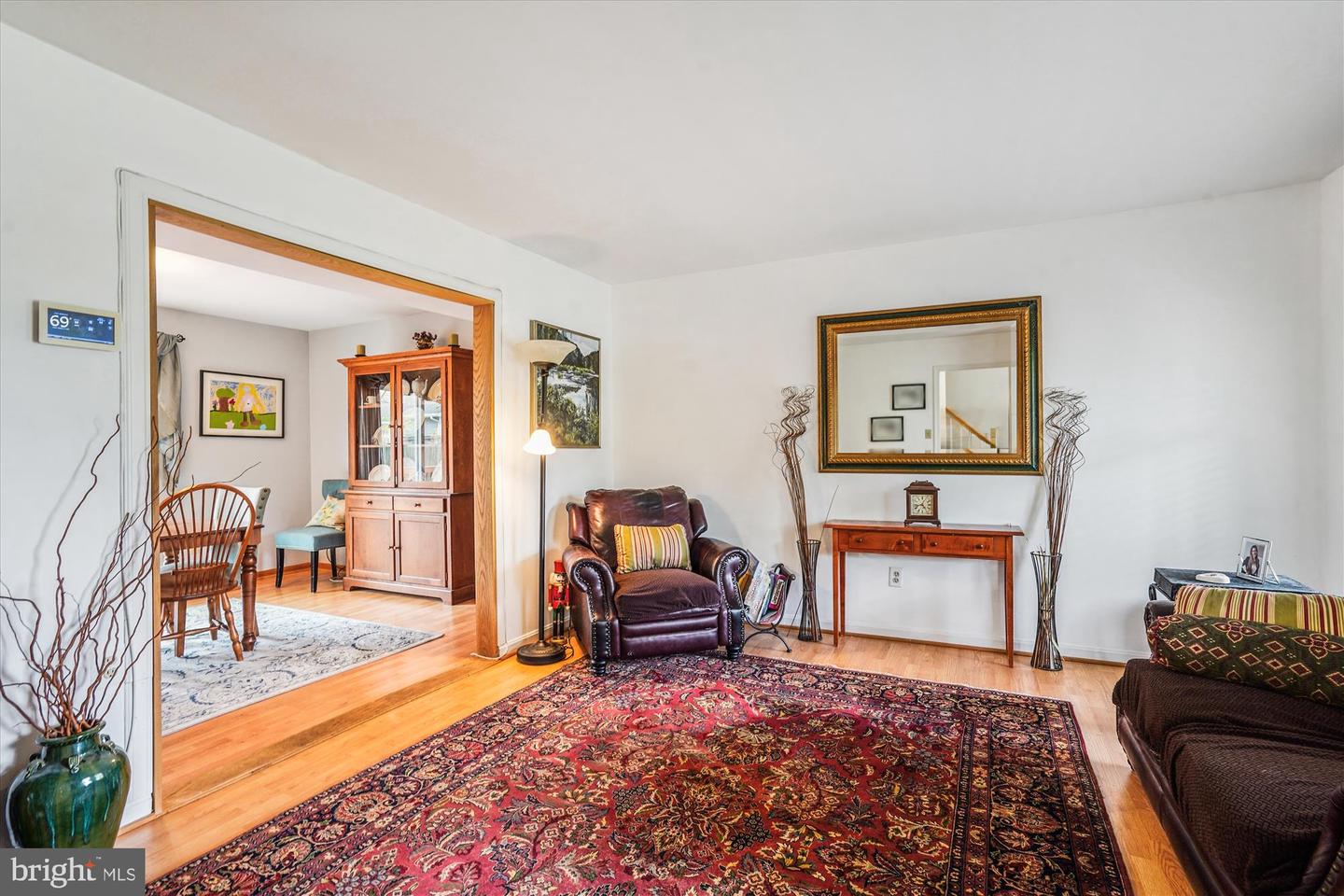 2915 CHAIN BRIDGE RD, OAKTON, Virginia 22124, 4 Bedrooms Bedrooms, ,3 BathroomsBathrooms,Residential,For sale,2915 CHAIN BRIDGE RD,VAFX2235472 MLS # VAFX2235472