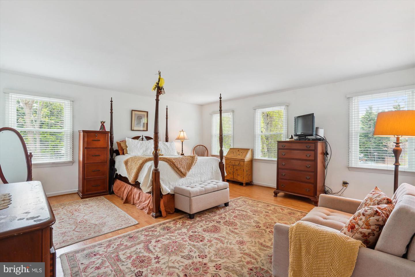 2915 CHAIN BRIDGE RD, OAKTON, Virginia 22124, 4 Bedrooms Bedrooms, ,3 BathroomsBathrooms,Residential,For sale,2915 CHAIN BRIDGE RD,VAFX2235472 MLS # VAFX2235472
