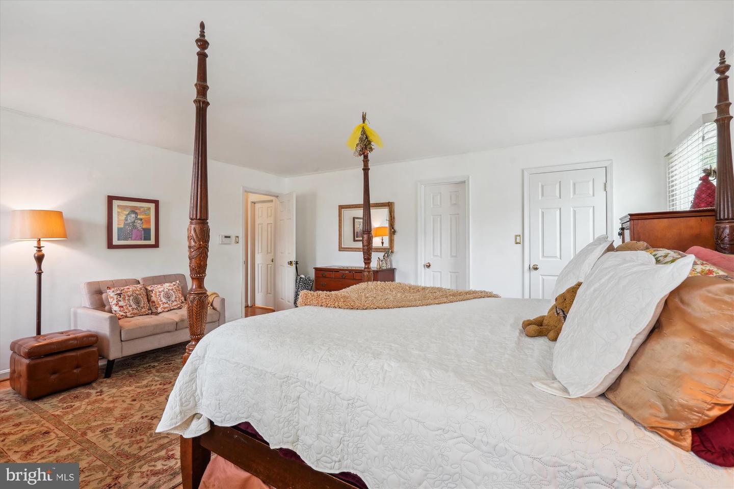2915 CHAIN BRIDGE RD, OAKTON, Virginia 22124, 4 Bedrooms Bedrooms, ,3 BathroomsBathrooms,Residential,For sale,2915 CHAIN BRIDGE RD,VAFX2235472 MLS # VAFX2235472