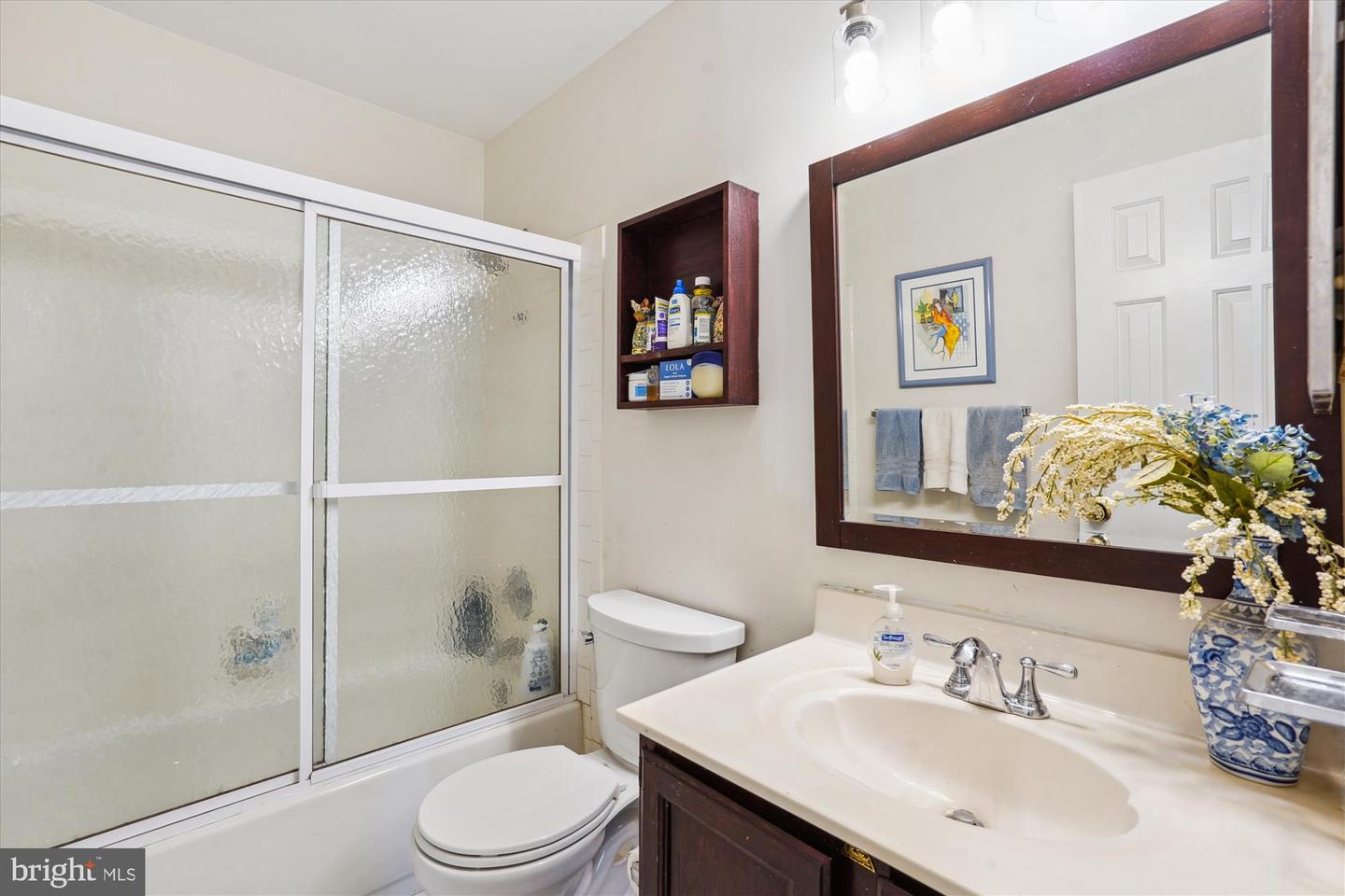 2915 CHAIN BRIDGE RD, OAKTON, Virginia 22124, 4 Bedrooms Bedrooms, ,3 BathroomsBathrooms,Residential,For sale,2915 CHAIN BRIDGE RD,VAFX2235472 MLS # VAFX2235472