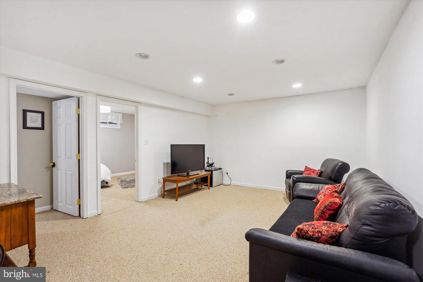2915 CHAIN BRIDGE RD, OAKTON, Virginia 22124, 4 Bedrooms Bedrooms, ,3 BathroomsBathrooms,Residential,For sale,2915 CHAIN BRIDGE RD,VAFX2235472 MLS # VAFX2235472