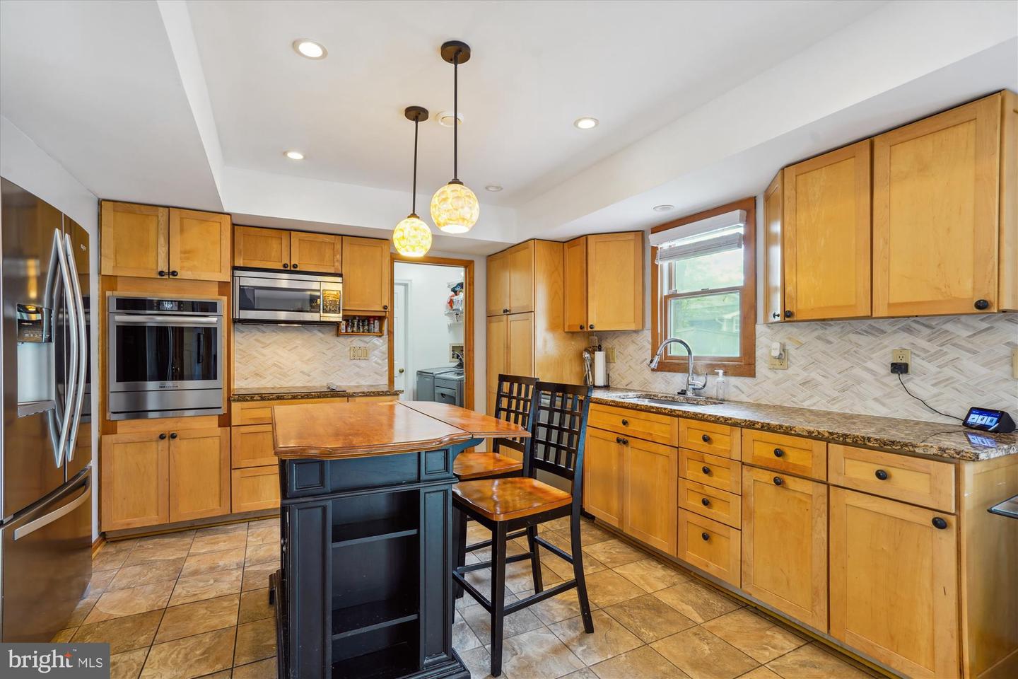 2915 CHAIN BRIDGE RD, OAKTON, Virginia 22124, 4 Bedrooms Bedrooms, ,3 BathroomsBathrooms,Residential,For sale,2915 CHAIN BRIDGE RD,VAFX2235472 MLS # VAFX2235472