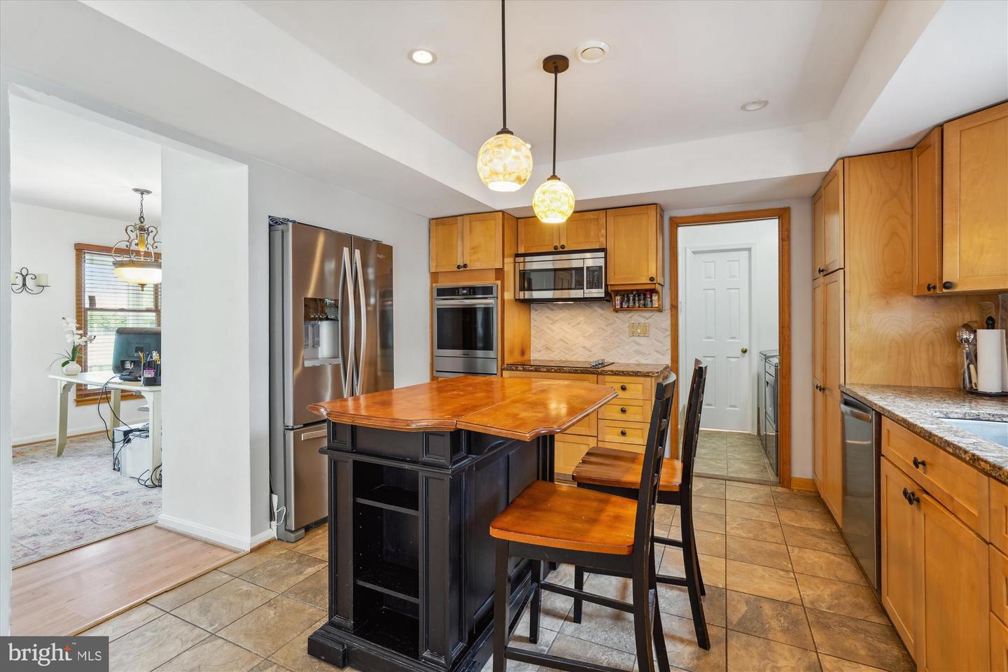 2915 CHAIN BRIDGE RD, OAKTON, Virginia 22124, 4 Bedrooms Bedrooms, ,3 BathroomsBathrooms,Residential,For sale,2915 CHAIN BRIDGE RD,VAFX2235472 MLS # VAFX2235472