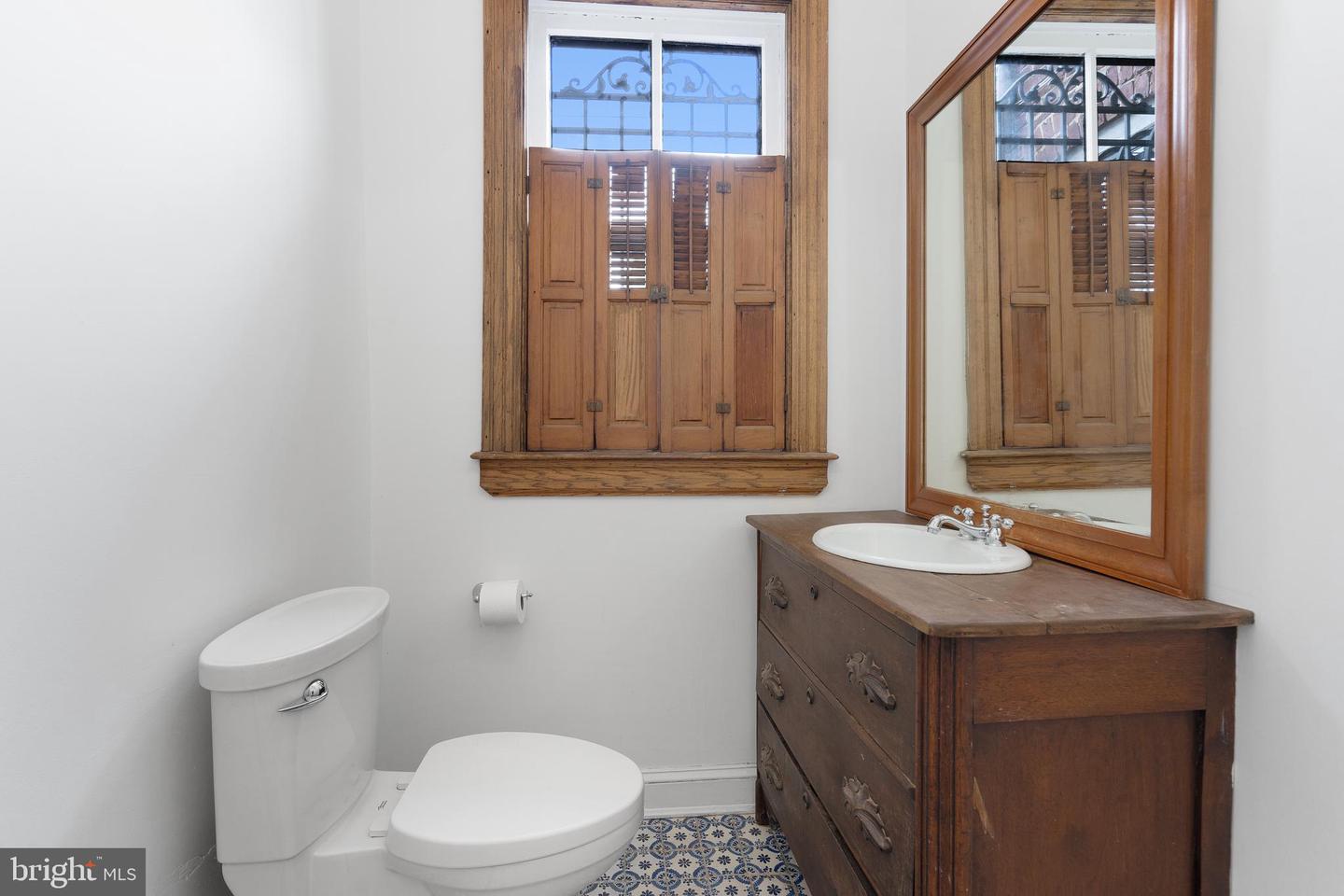 108 3RD ST NE, WASHINGTON, District Of Columbia 20002, 6 Bedrooms Bedrooms, 15 Rooms Rooms,3 BathroomsBathrooms,Residential,For sale,108 3RD ST NE,DCDC2200294 MLS # DCDC2200294