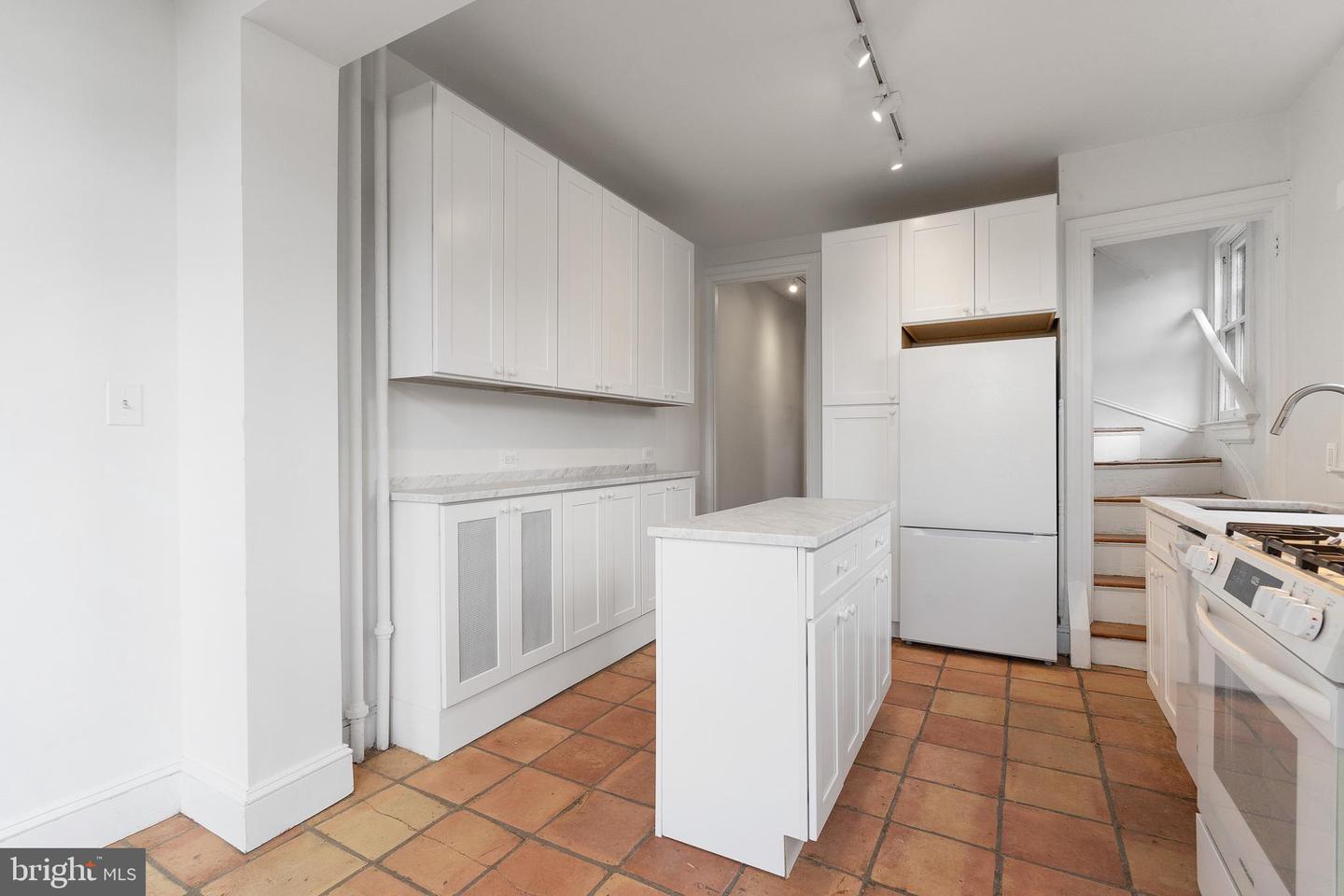 108 3RD ST NE, WASHINGTON, District Of Columbia 20002, 6 Bedrooms Bedrooms, 15 Rooms Rooms,3 BathroomsBathrooms,Residential,For sale,108 3RD ST NE,DCDC2200294 MLS # DCDC2200294