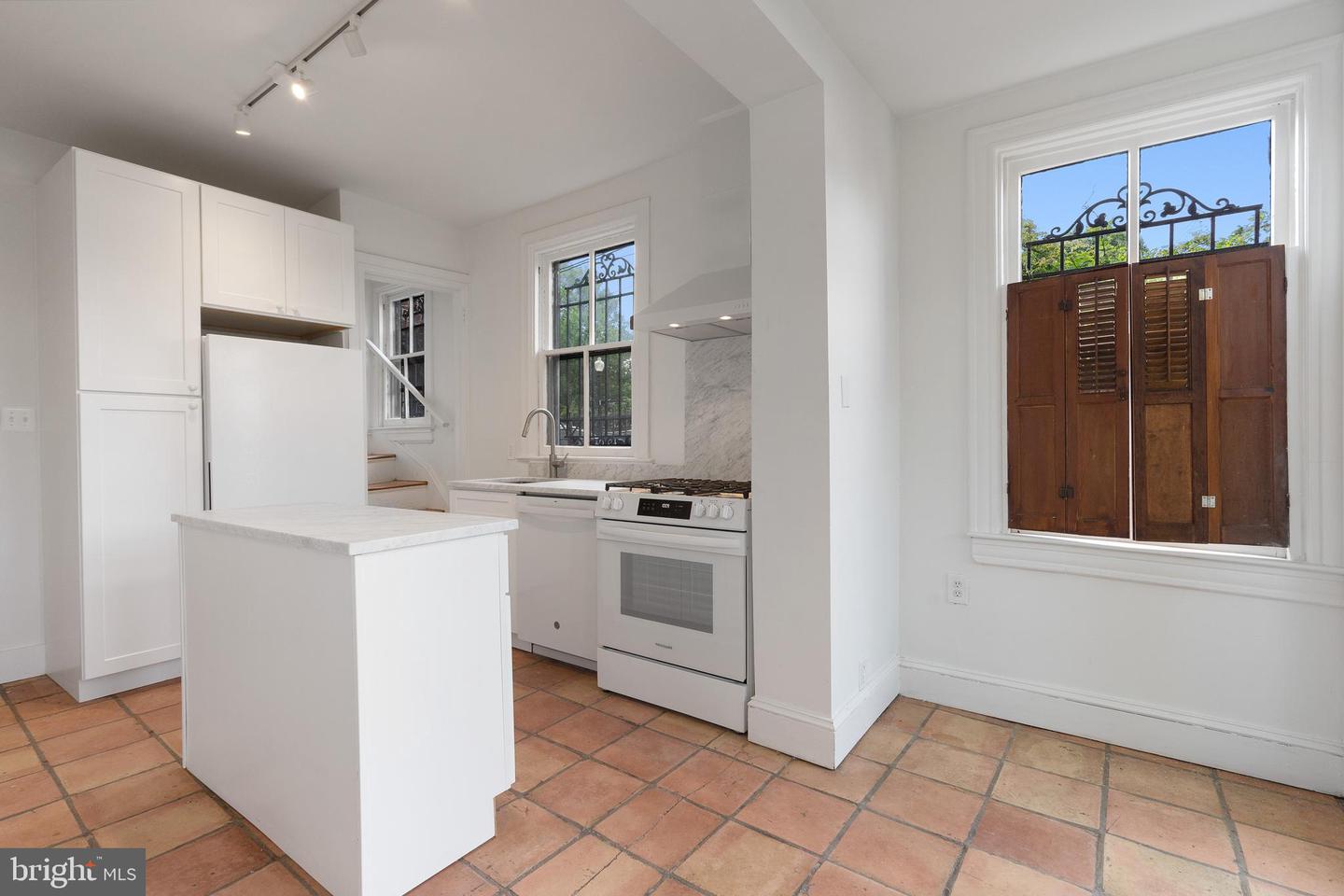 108 3RD ST NE, WASHINGTON, District Of Columbia 20002, 6 Bedrooms Bedrooms, 15 Rooms Rooms,3 BathroomsBathrooms,Residential,For sale,108 3RD ST NE,DCDC2200294 MLS # DCDC2200294