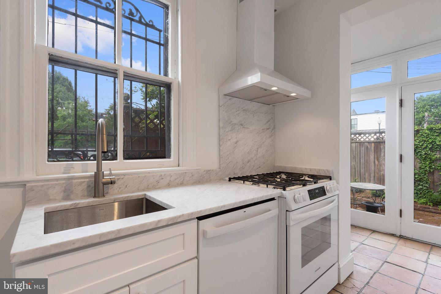 108 3RD ST NE, WASHINGTON, District Of Columbia 20002, 6 Bedrooms Bedrooms, 15 Rooms Rooms,3 BathroomsBathrooms,Residential,For sale,108 3RD ST NE,DCDC2200294 MLS # DCDC2200294