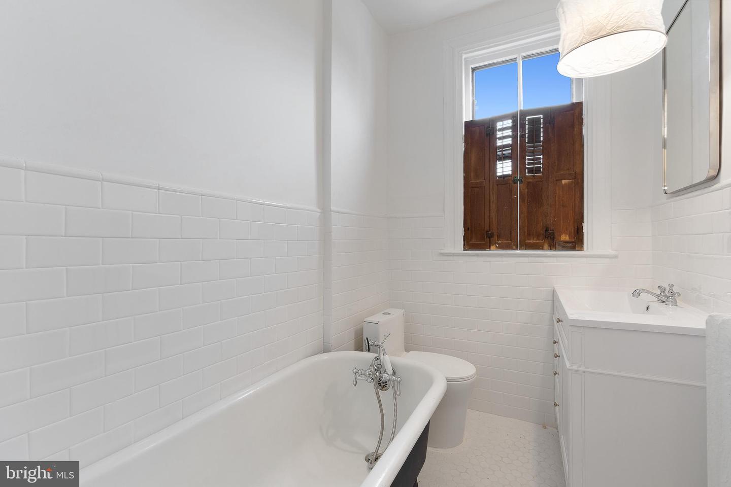 108 3RD ST NE, WASHINGTON, District Of Columbia 20002, 6 Bedrooms Bedrooms, 15 Rooms Rooms,3 BathroomsBathrooms,Residential,For sale,108 3RD ST NE,DCDC2200294 MLS # DCDC2200294
