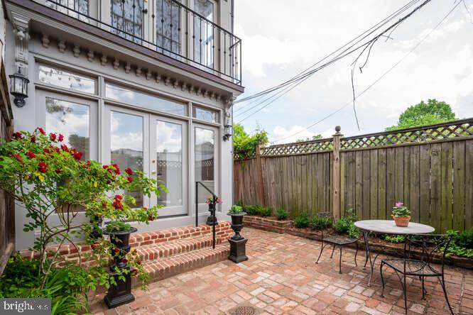 108 3RD ST NE, WASHINGTON, District Of Columbia 20002, 6 Bedrooms Bedrooms, 15 Rooms Rooms,3 BathroomsBathrooms,Residential,For sale,108 3RD ST NE,DCDC2200294 MLS # DCDC2200294