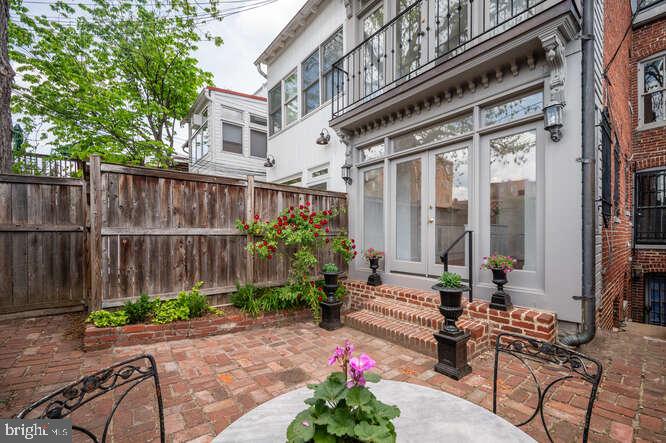 108 3RD ST NE, WASHINGTON, District Of Columbia 20002, 6 Bedrooms Bedrooms, 15 Rooms Rooms,3 BathroomsBathrooms,Residential,For sale,108 3RD ST NE,DCDC2200294 MLS # DCDC2200294