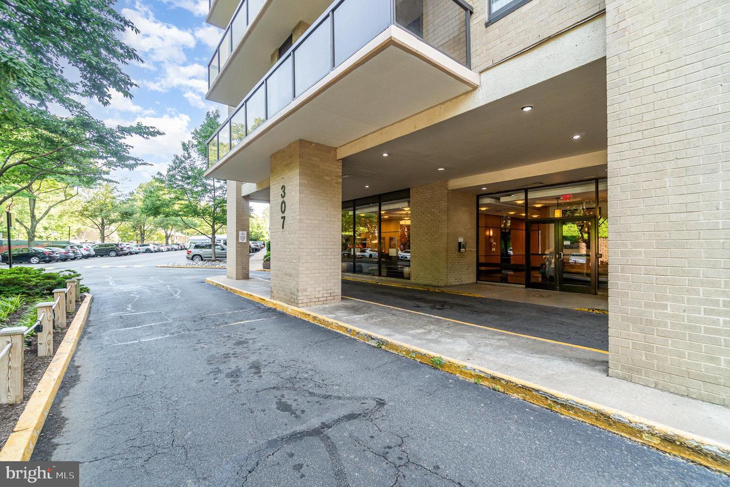 307 YOAKUM PKWY #716, ALEXANDRIA, Virginia 22304, 1 Bedroom Bedrooms, ,1 BathroomBathrooms,Residential,For sale,307 YOAKUM PKWY #716,VAAX2046824 MLS # VAAX2046824