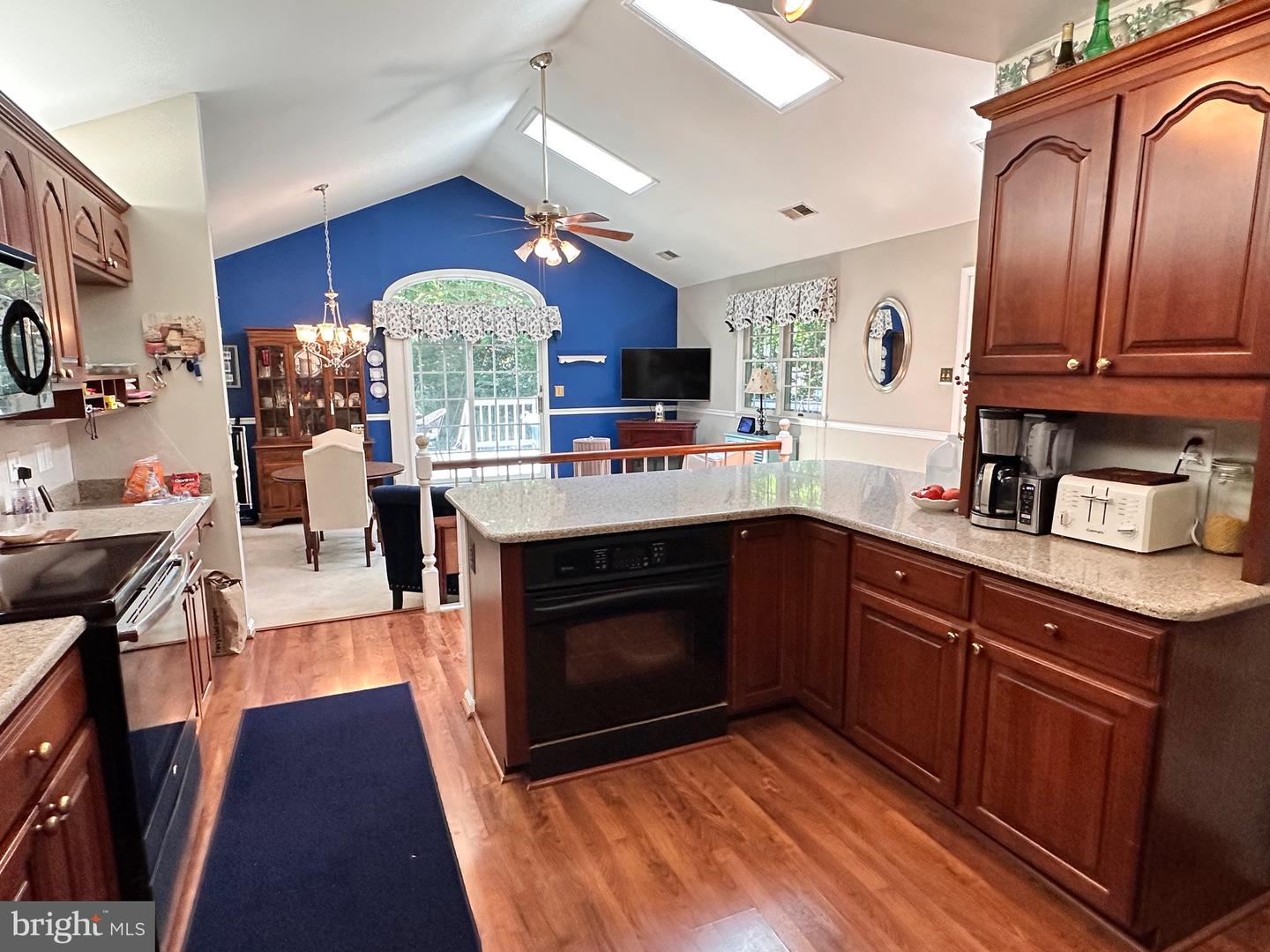 7131 MURRAY LN, ANNANDALE, Virginia 22003, 6 Bedrooms Bedrooms, ,3 BathroomsBathrooms,Residential,For sale,7131 MURRAY LN,VAFX2250138 MLS # VAFX2250138