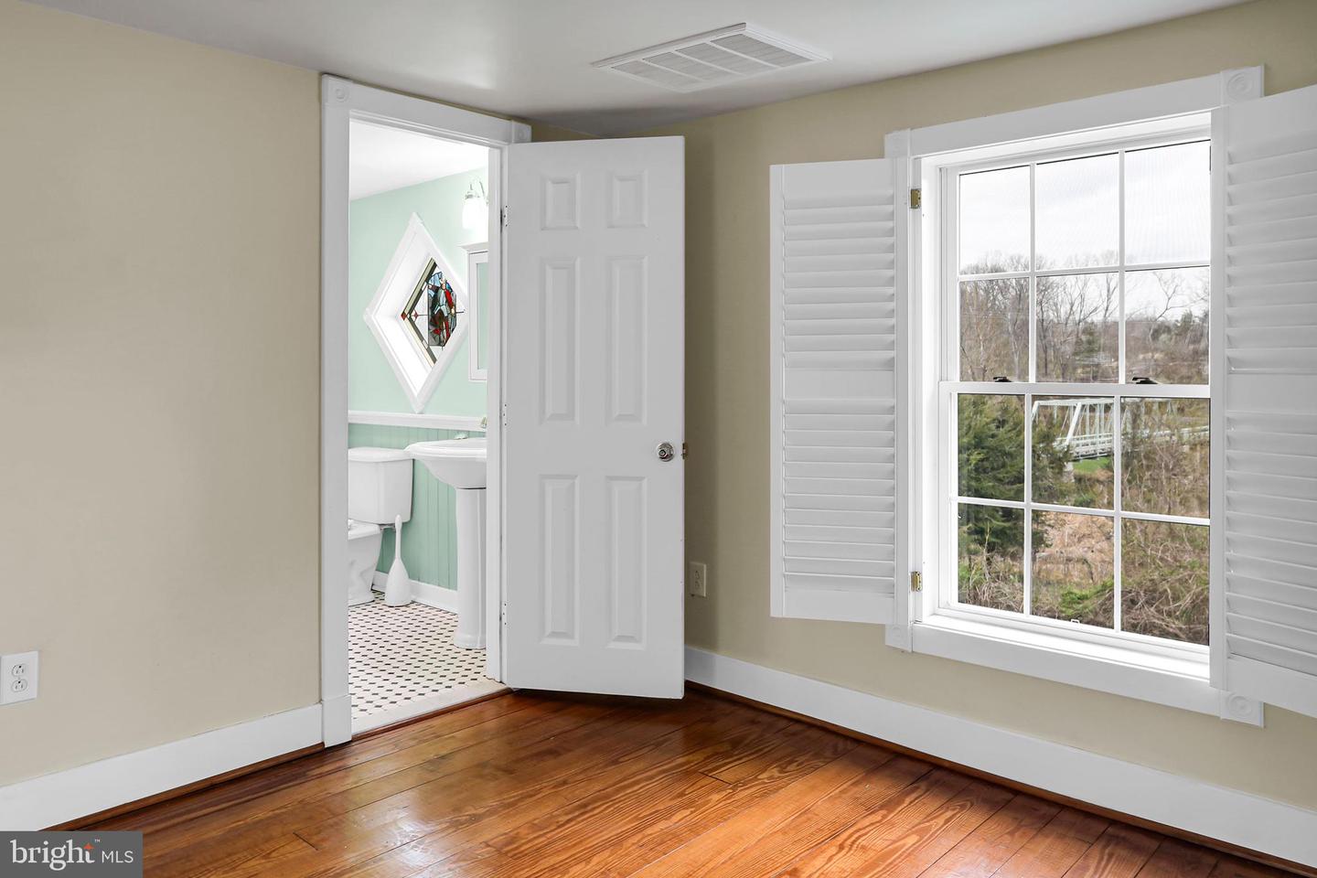 329 OLD BRIDGE RD, AMISSVILLE, Virginia 20106, 4 Bedrooms Bedrooms, ,3 BathroomsBathrooms,Residential,For sale,329 OLD BRIDGE RD,VACU2010876 MLS # VACU2010876